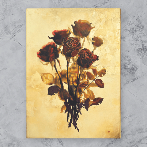 逆光の金色の光に包まれる6本の赤黒いバラのドライフラワーの花束　(F4)